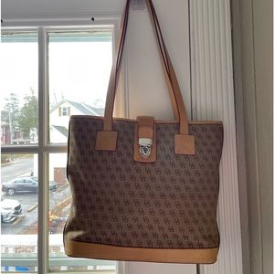 Dooney and Bourke tote. Excellent condition.